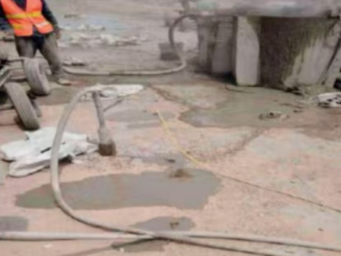 翼城水泥混凝土路面板底注浆技术 路面脱空注浆整治方案