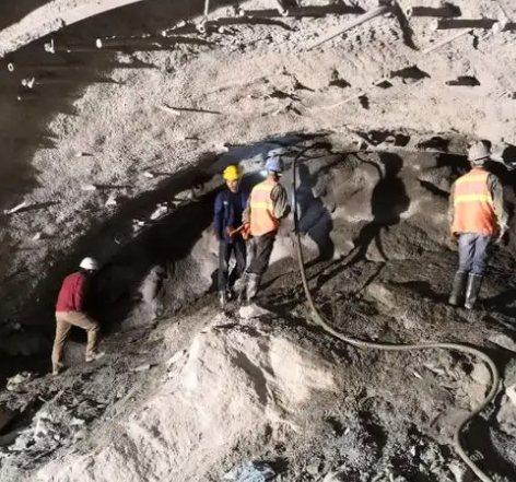 翼城拱顶带模注浆料的施工流程及注意事项